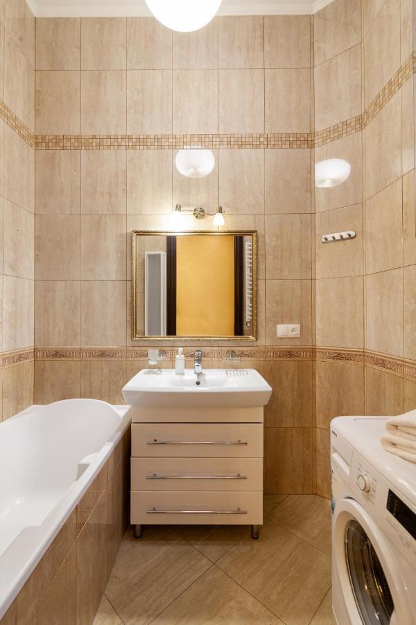 Alfa Apartments Levytskoho Lviv Luaran gambar
