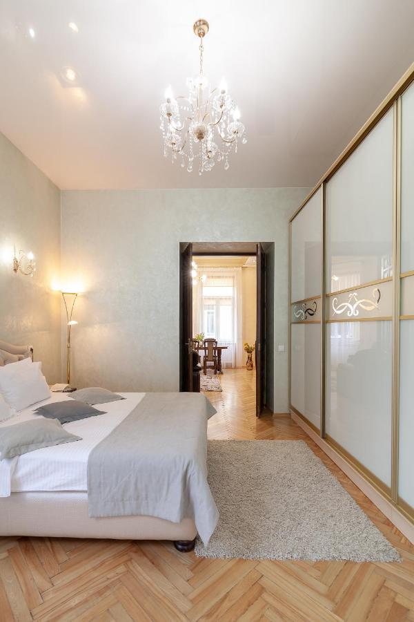 Alfa Apartments Levytskoho Lviv Luaran gambar