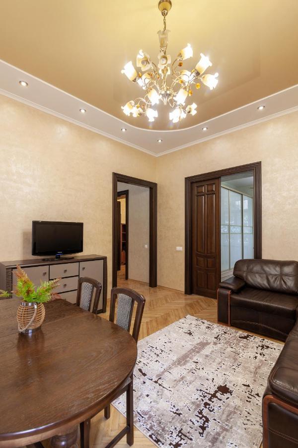 Alfa Apartments Levytskoho Lviv Luaran gambar