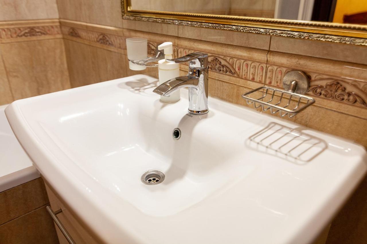Alfa Apartments Levytskoho Lviv Luaran gambar
