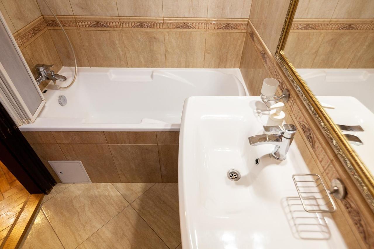 Alfa Apartments Levytskoho Lviv Luaran gambar